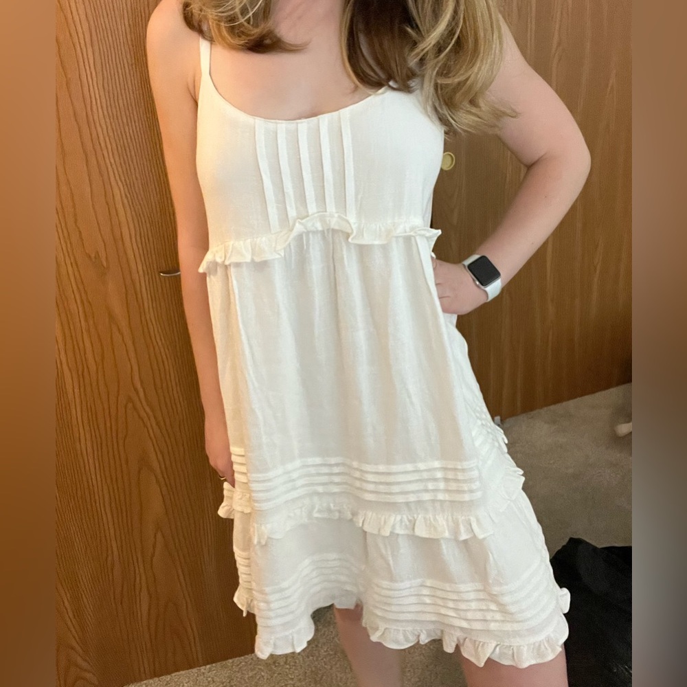 Lulu’s sleeveless white dress